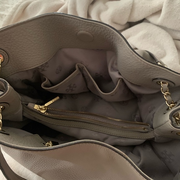 Beautiful Gray Soft Leather Tory Burch Purse - Picture 6 of 14